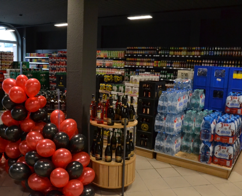 Regały przyścienne i gondole
