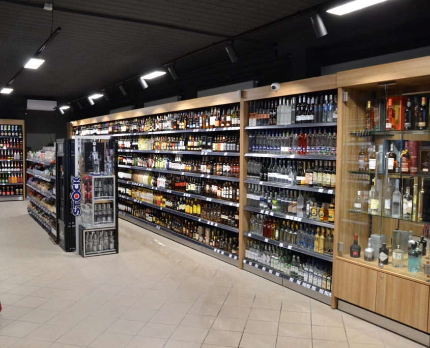 Regały alkoholowe